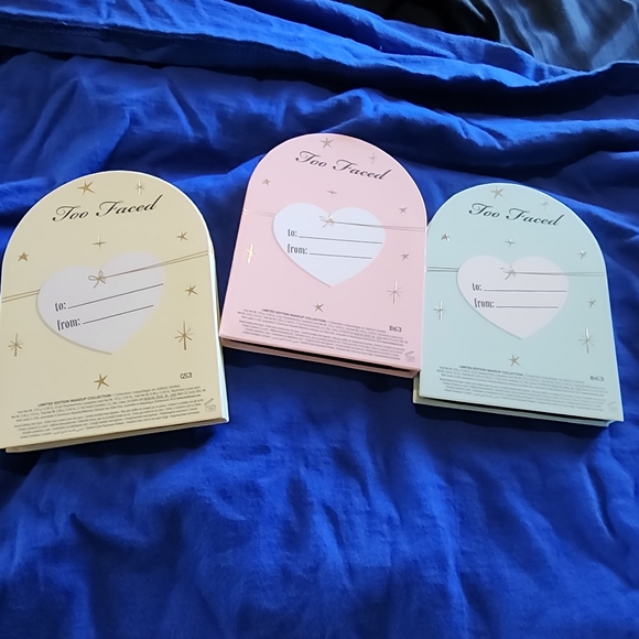 Too Faced Let It Snow Globes Palette Trio - Picture 3 of 13